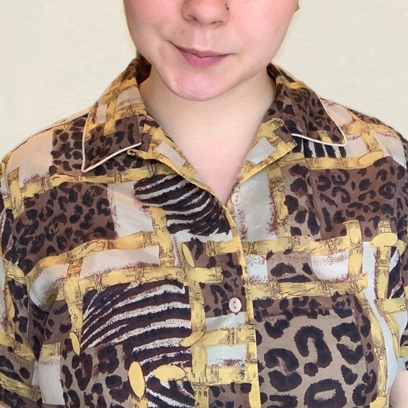 Sold on depop Vintage animal print silk short sleeve button up - Picture 3 of 4